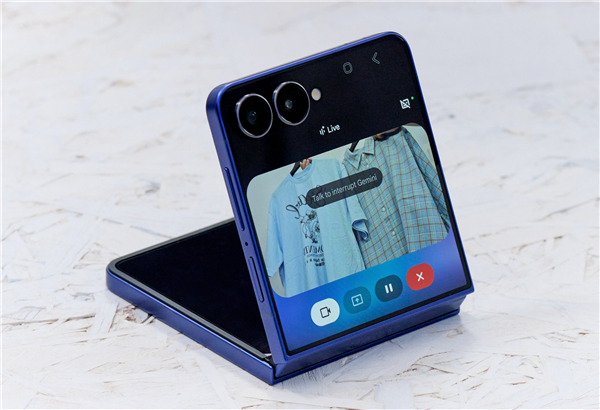 焦点平台注册:从Galaxy Fold到Galaxy Z Fold7:看三星如何定义折叠屏未来